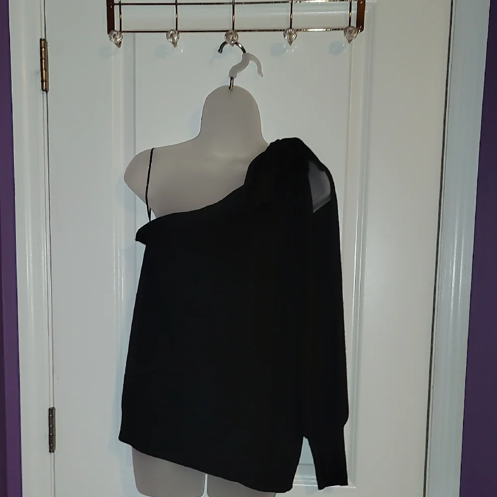 Sofia by Sofia Vergara One-Shoulder Black Top With Shoulder Tie Sz: 2x - Picture 1 of 9